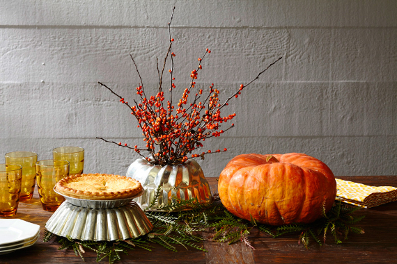 Warm and Inviting Thanksgiving Centerpiece Ideas  (16)