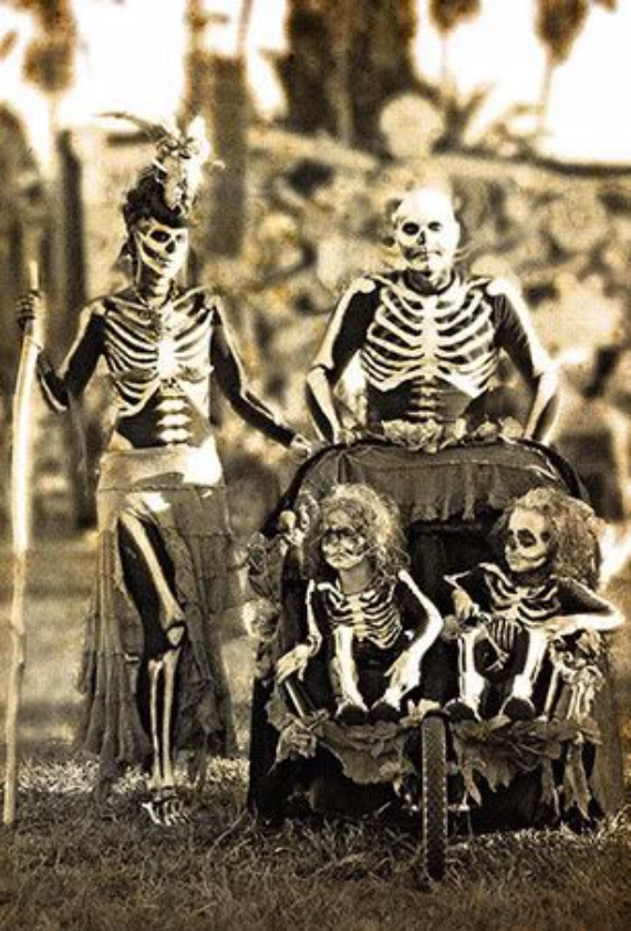 Family Halloween Costumes (3)