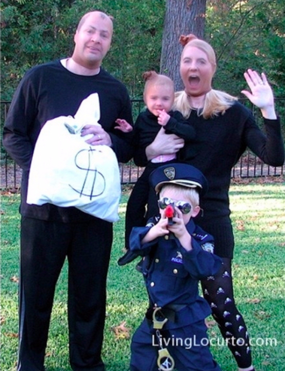 Family Halloween Costumes (37)