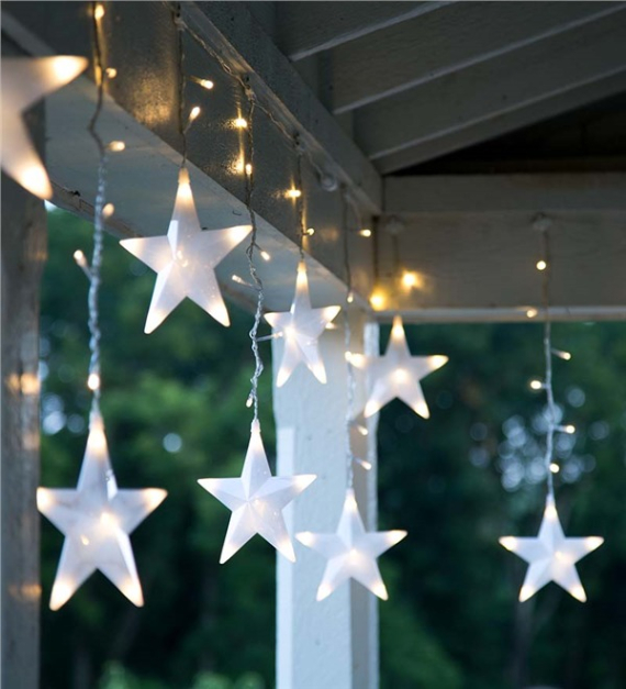 40 Unique Ways to Decorate With Christmas Lights (31)