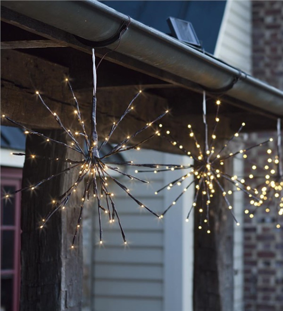 40 Unique Ways to Decorate With Christmas Lights (41)