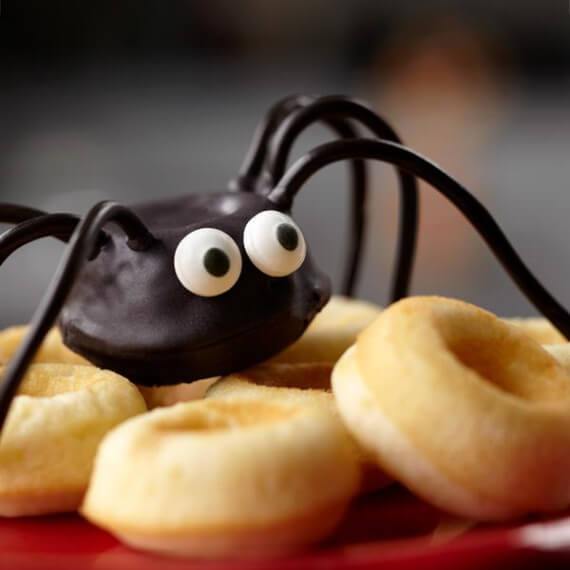 Easy Halloween Treats Doughnuts of Doom (10)