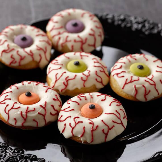 Easy Halloween Treats Doughnuts of Doom (1)