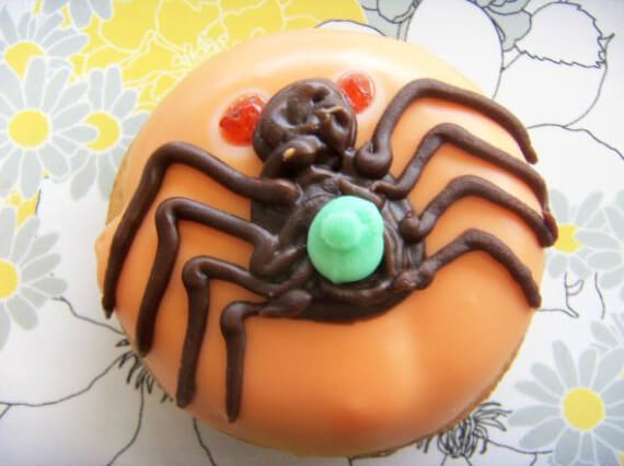 Easy Halloween Treats Doughnuts of Doom (7)
