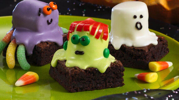 Fun And Simple Ideas For Decorating Halloween Cupcakes (23)