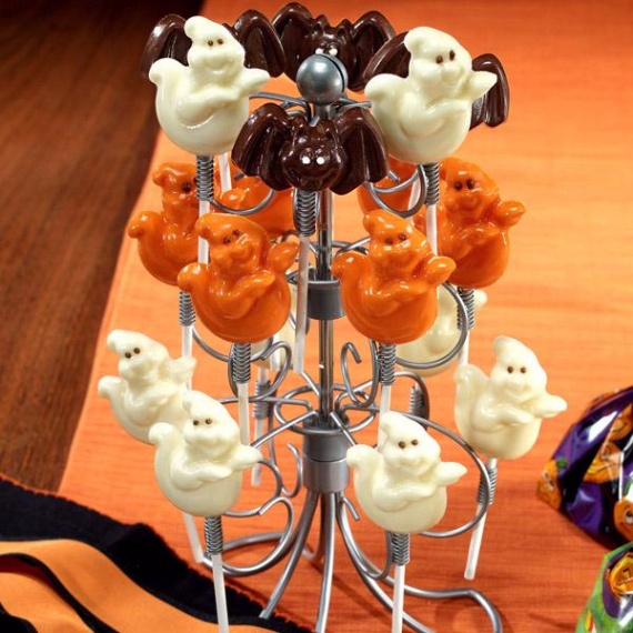 Fun And Simple Ideas For Decorating Halloween Cupcakes (7)