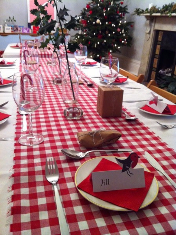 Christmas Dining Table Decor In Red And White (15)