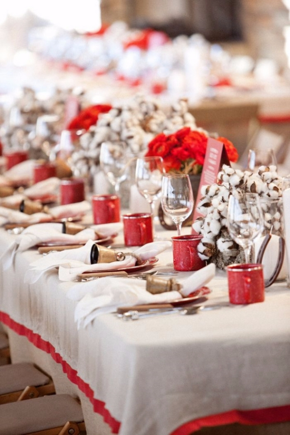 Christmas Dining Table Decor In Red And White (16)
