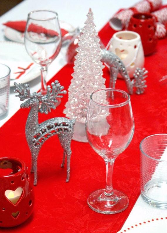 Christmas Dining Table Decor In Red And White (19)