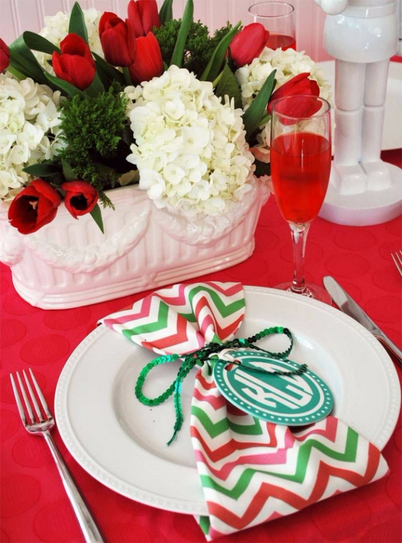 Christmas Dining Table Decor In Red And White (23)