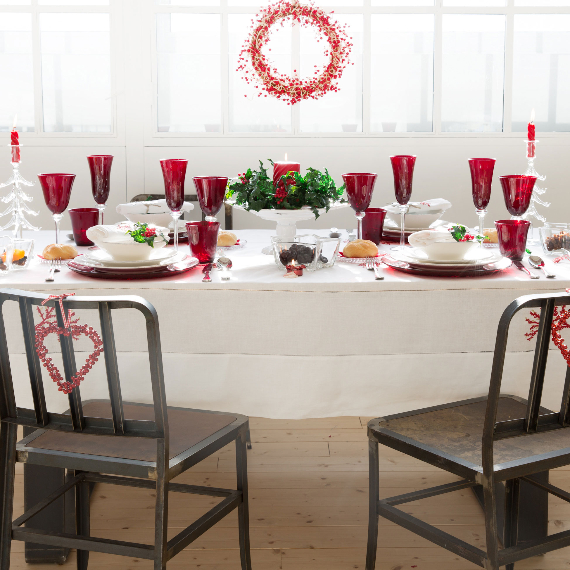 Christmas Dining Table Decor In Red And White (5)