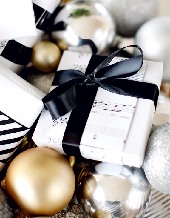 Take a Peek at Michael Bublل's Sleek and Elegant 'Christmas' Home (19)