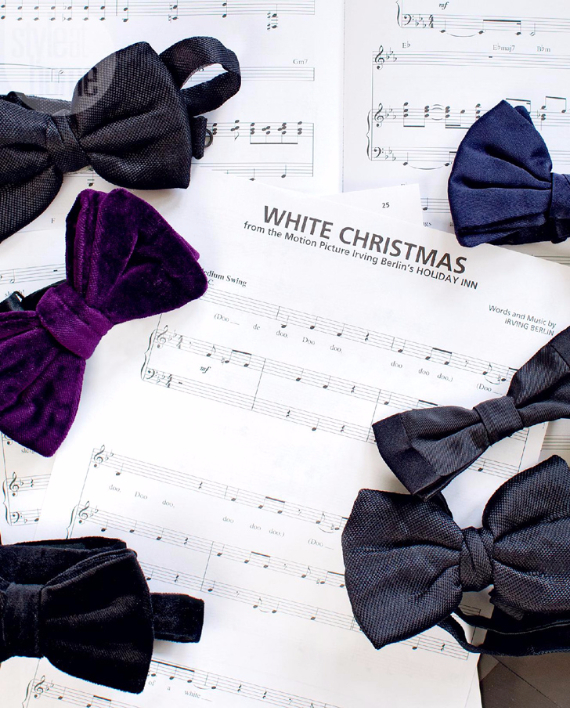 Take a Peek at Michael Bublل's Sleek and Elegant 'Christmas' Home (2)