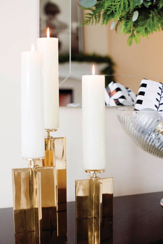 Take a Peek at Michael Bublل's Sleek and Elegant 'Christmas' Home (7)