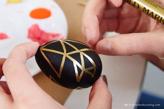 Creative Easter Decorations In Black, White And Gold