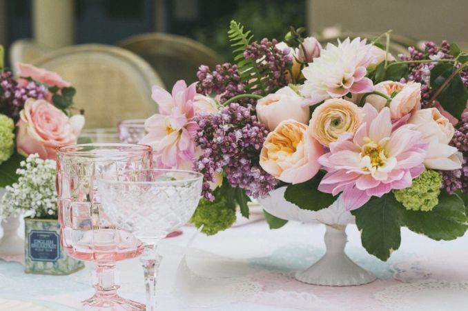 50Stylish And Inspiring Flower Arrangement Centerpieces and Table Decoration Ideas (23)