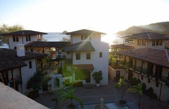 Casa Pinita – Exquisite Modern Home in Costa Rica (17)