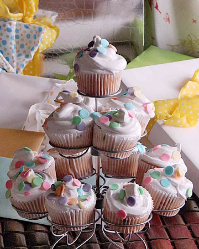 Gorgeous Baby Shower Cakes And Cupcakes Decorating Ideas (1)