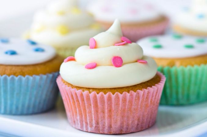 Gorgeous Baby Shower Cakes And Cupcakes Decorating Ideas (6)