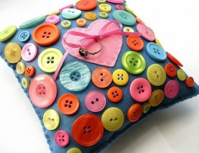 Creative DIY Craft Decorating Ideas Using Colorful Buttons (10)
