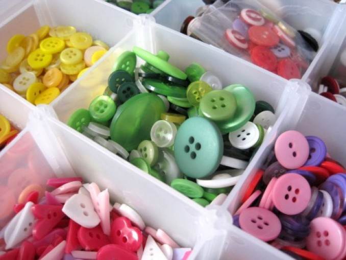 Creative DIY Craft Decorating Ideas Using Colorful Buttons (2)