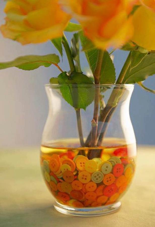 Creative DIY Craft Decorating Ideas Using Colorful Buttons (34)