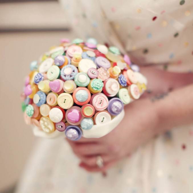 Creative DIY Craft Decorating Ideas Using Colorful Buttons (94)