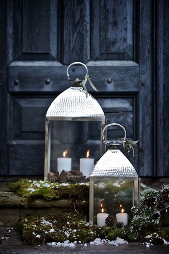 Front-Door-Christmas-Lanten-Decor-Ideas.-Door-Lantern-Christmas-Via-Belgian-Pearls.