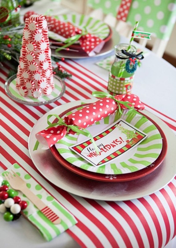 Grinch Themed Table;