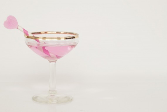 Valentines-Day-Inspired-Wedding_pink-signature-cocktail-