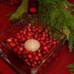 christmas-cranberry-and-red-berries-candles-decorating1-2
