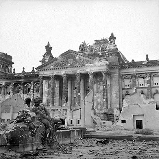 reichstag_after_the_allied_bombing_of_berlin
