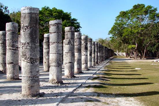 columns-in-the-temple-of-a-thousand-warriors