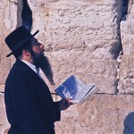 hasidic-jew-praying-jerusalem