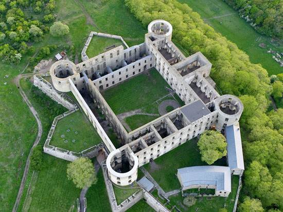 castle_ruins_borgholm_oland_sweden