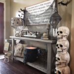Console-Table-Ideas-Spooky-Halloween-Decorations (1)