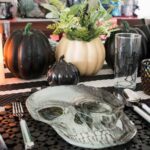 Skeleton-Halloween-Table-Decor (1)