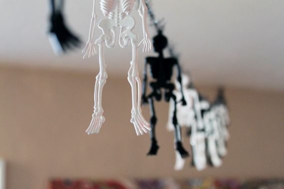 Skeletons-Garlands (1)