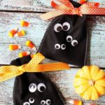 easy-halloween-crafts-for-kids-googly-eye-candy-bag-1530127221