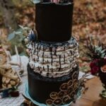 halloween-wedding-cake-here-comes-the-guide-katelyn-mallett-photography-1531509429 (1)