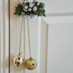 16-jingle-bell-door-hanger-with-glitter-and-metallic-bells