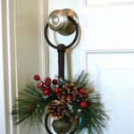 21-pinecone-berry-and-evergreen-hanger