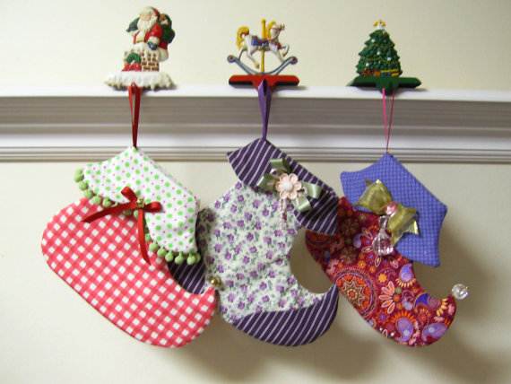 Elegant-Christmas-Stockings-Holiday-Crafts_24