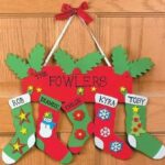 Homemade-Christmas-Door-Hanger-Decoration-Ideas_64
