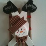 Homemade-Christmas-Door-Hanger-Decoration-Ideas_78