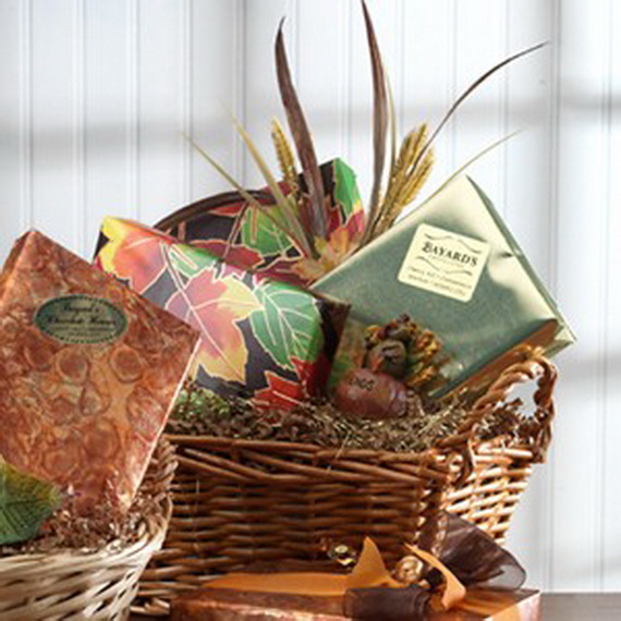 Traditional Christmas Gift Basket Idea_07