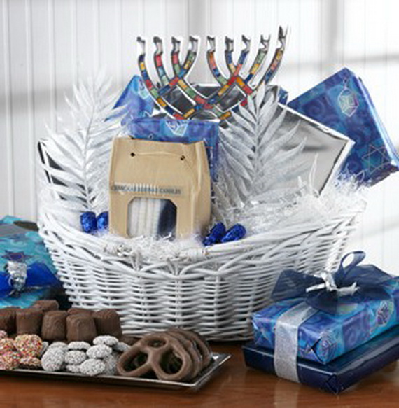 Traditional Christmas Gift Basket Idea_10