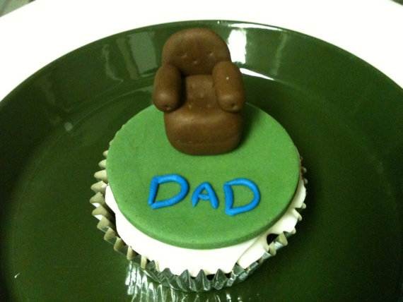 D-sitesHOLIDAYSfather-daycup-cakeCupcake-Decorating-Ideas-On-Fathers-Day-_24
