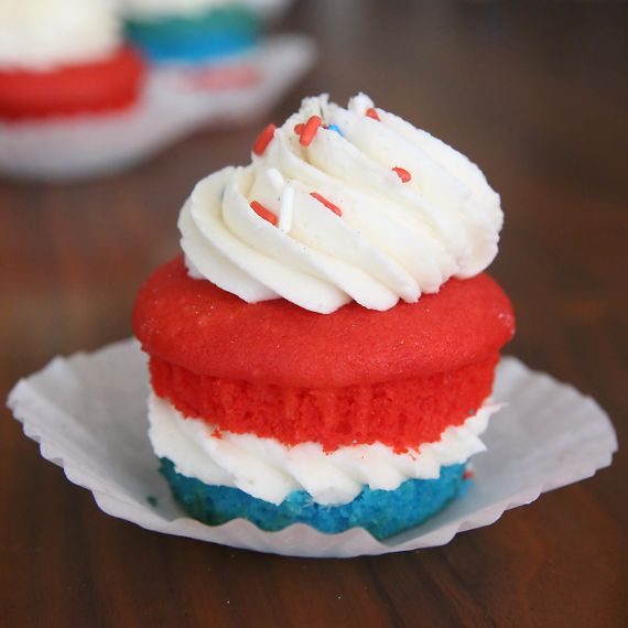 Independence Day Cakes and cupcaesCupcakes (18)