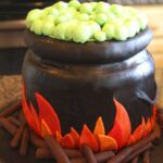 Creative Decorating Ideas for Halloween Cupcakes (11)